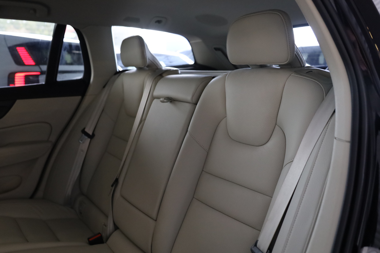 V60 T6 Hibrido Plug-in Plus Bright