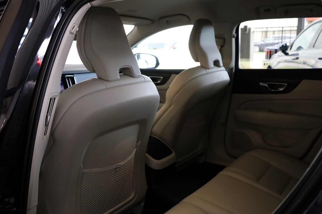 V60 T6 Hibrido Plug-in Plus Bright