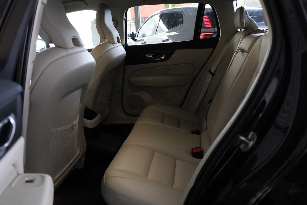 V60 T6 Hibrido Plug-in Plus Bright