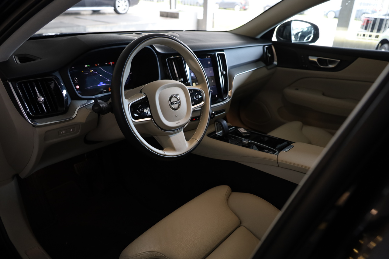 V60 T6 Hibrido Plug-in Plus Bright