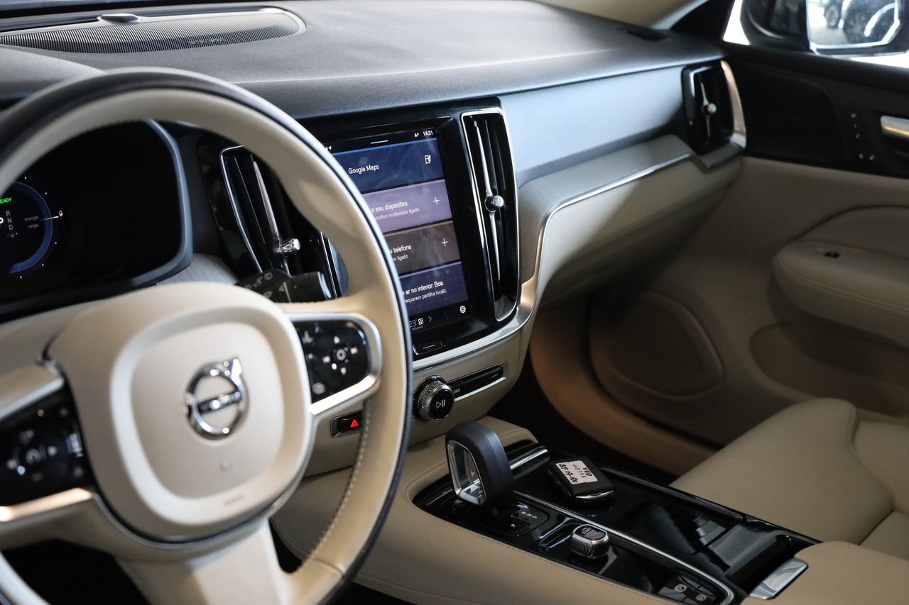 V60 T6 Hibrido Plug-in Plus Bright