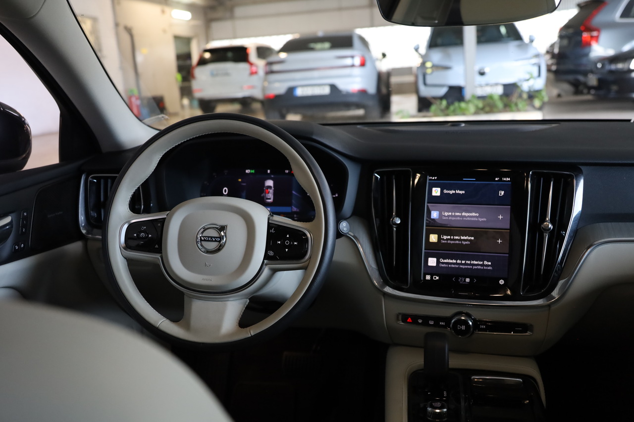 V60 T6 Hibrido Plug-in Plus Bright