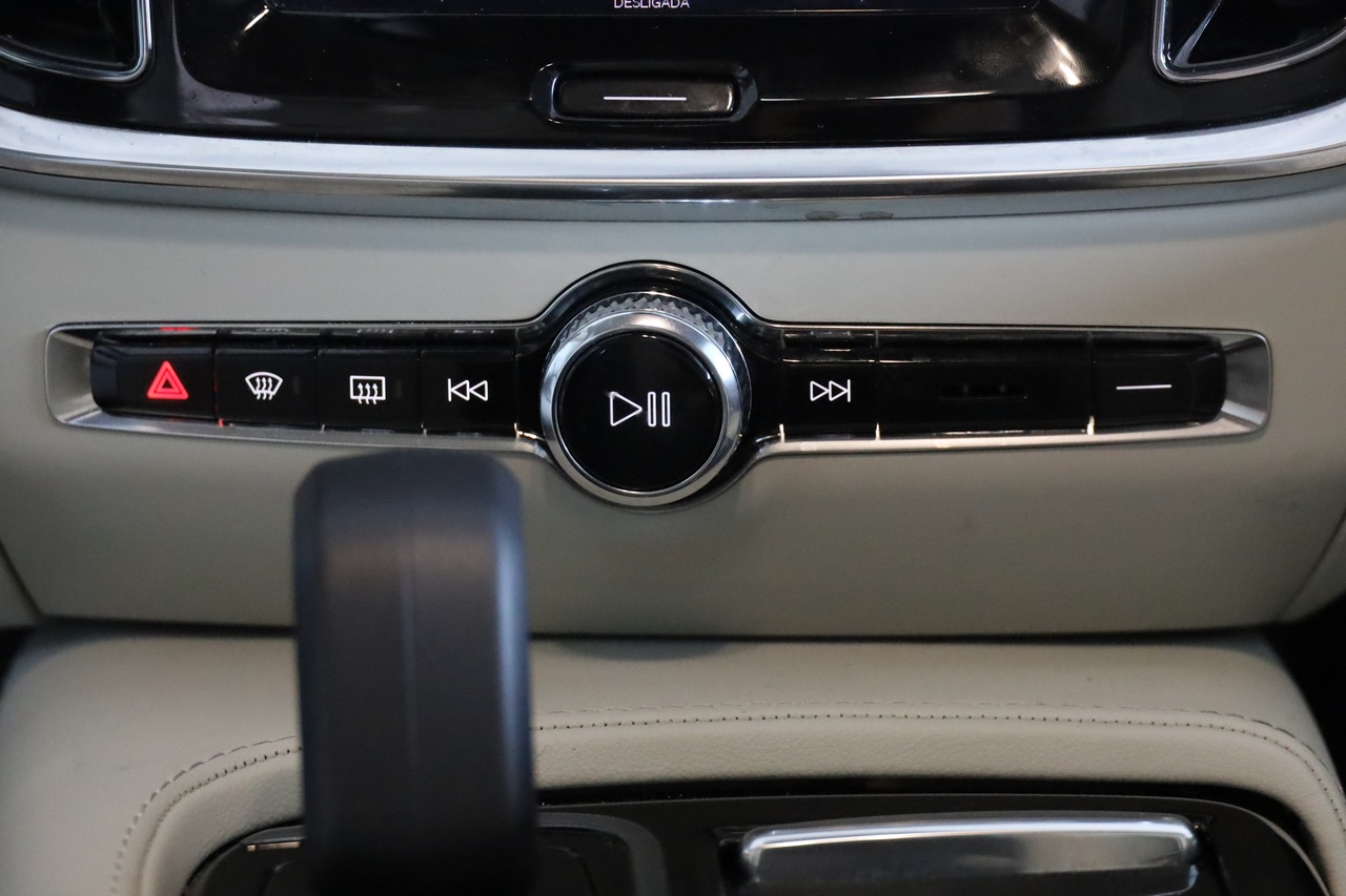 V60 T6 Hibrido Plug-in Plus Bright