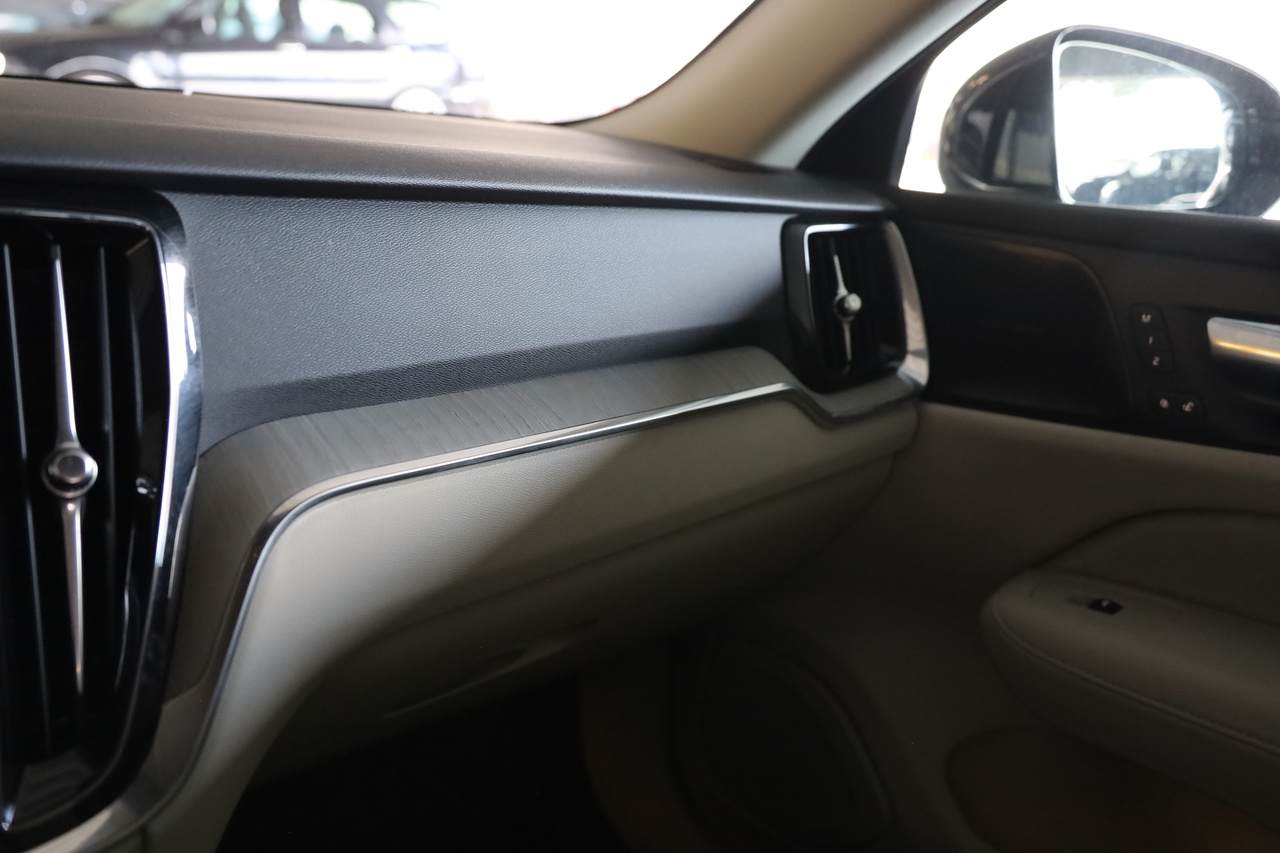 V60 T6 Hibrido Plug-in Plus Bright