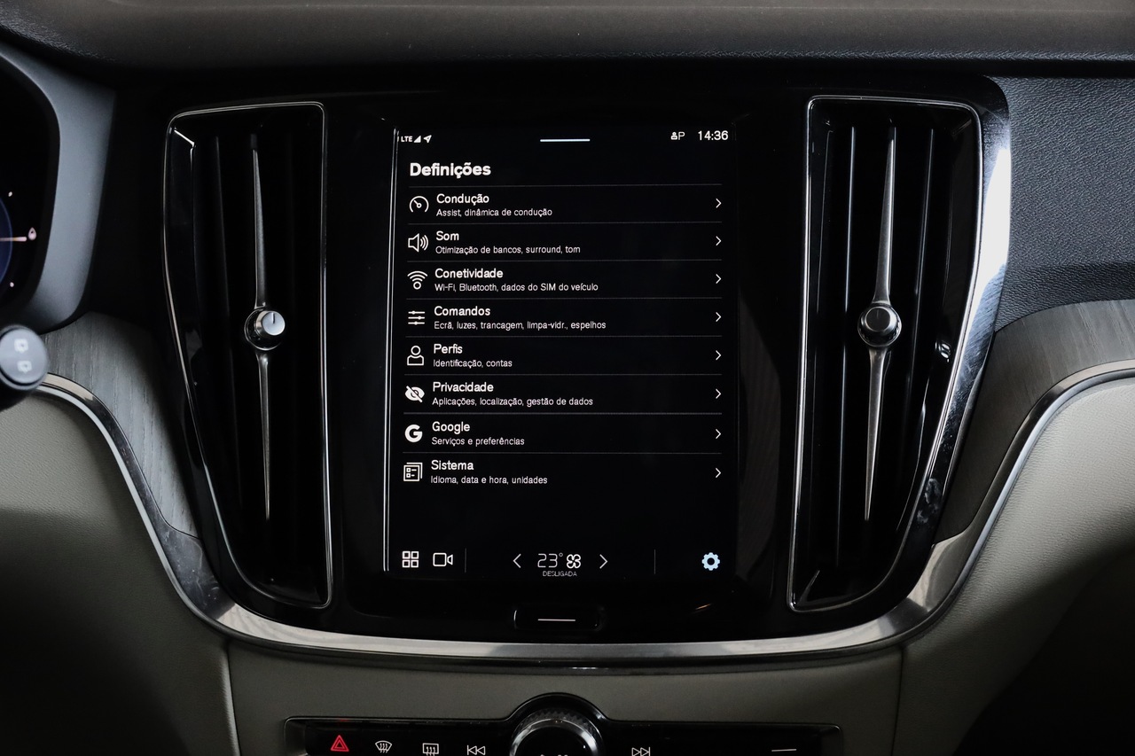 V60 T6 Hibrido Plug-in Plus Bright