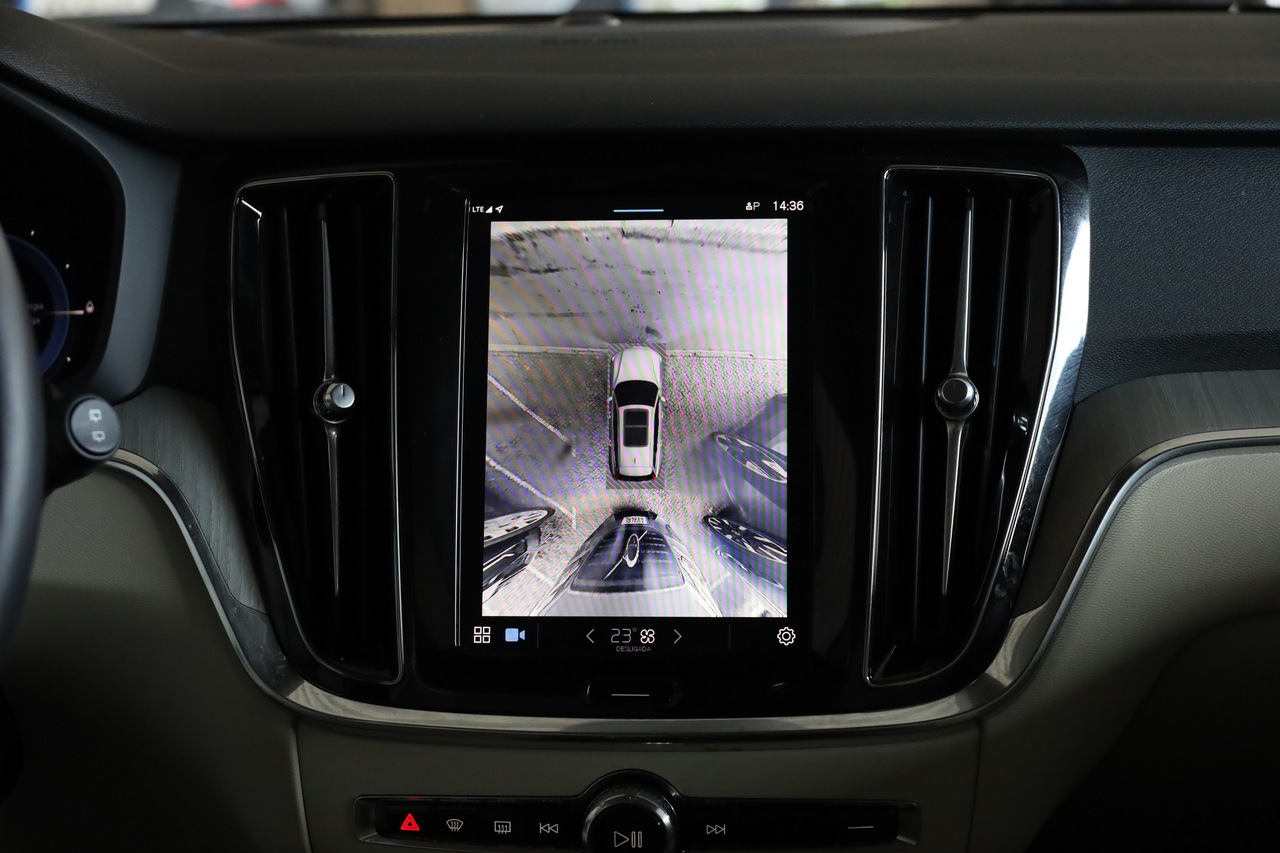 V60 T6 Hibrido Plug-in Plus Bright