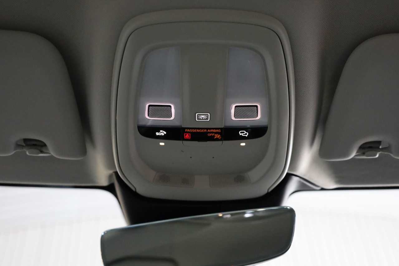 V60 T6 Hibrido Plug-in Plus Bright