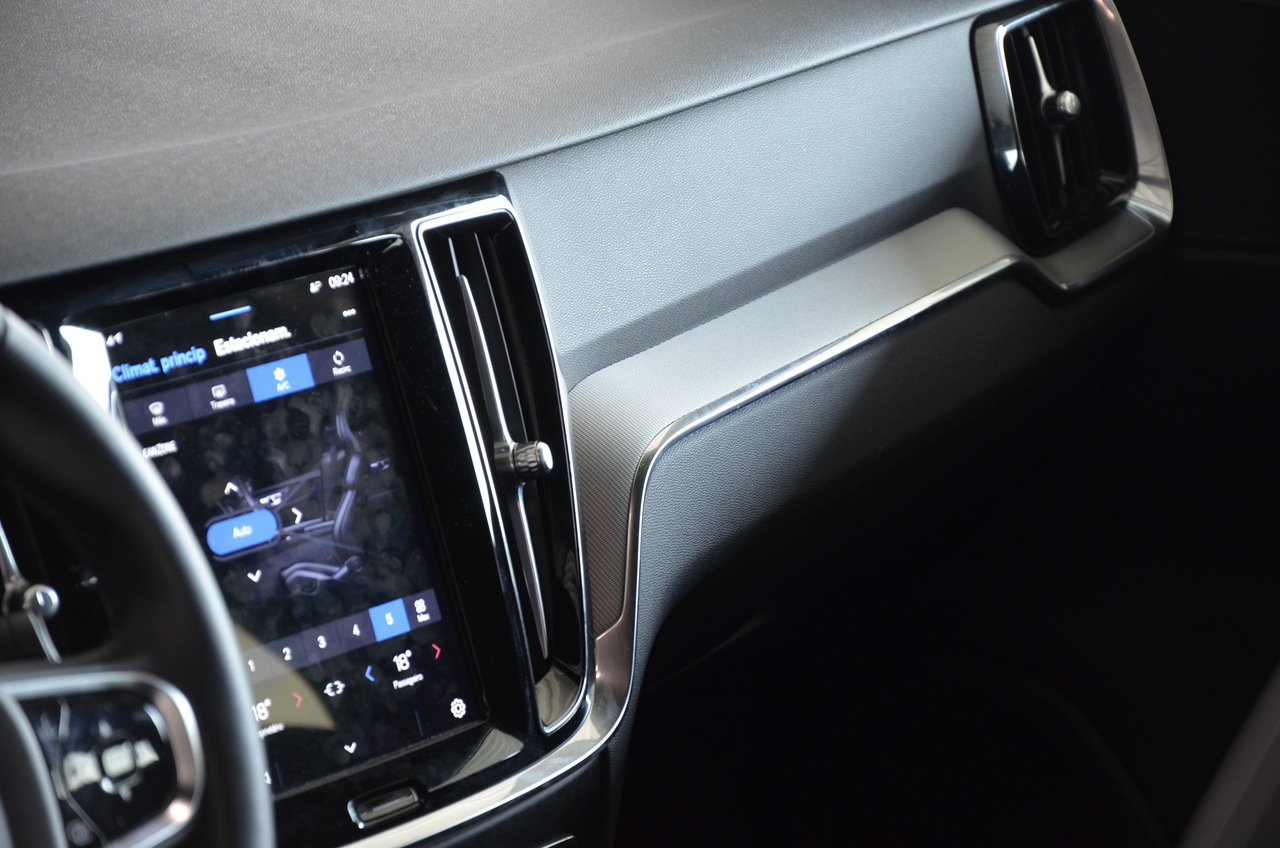 V60 T6 Hibrido Plug-in Plus Dark