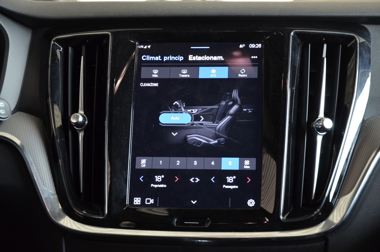 V60 T6 Hibrido Plug-in Plus Dark