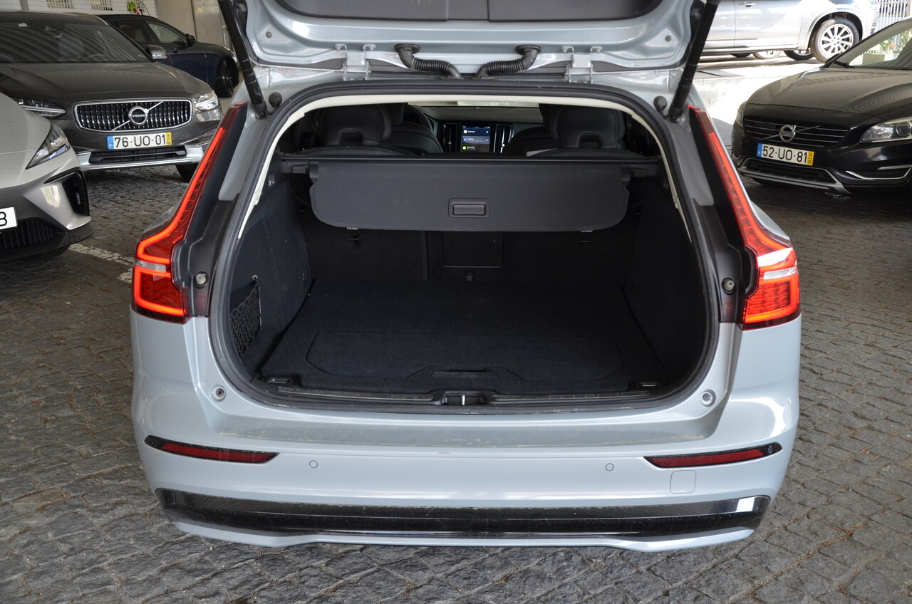 V60 T6 Hibrido Plug-in Plus Dark