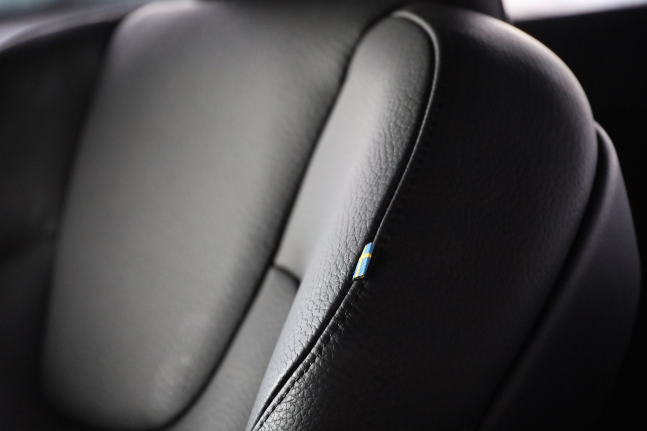 V60 T6 Hibrido Plug-in Plus Dark