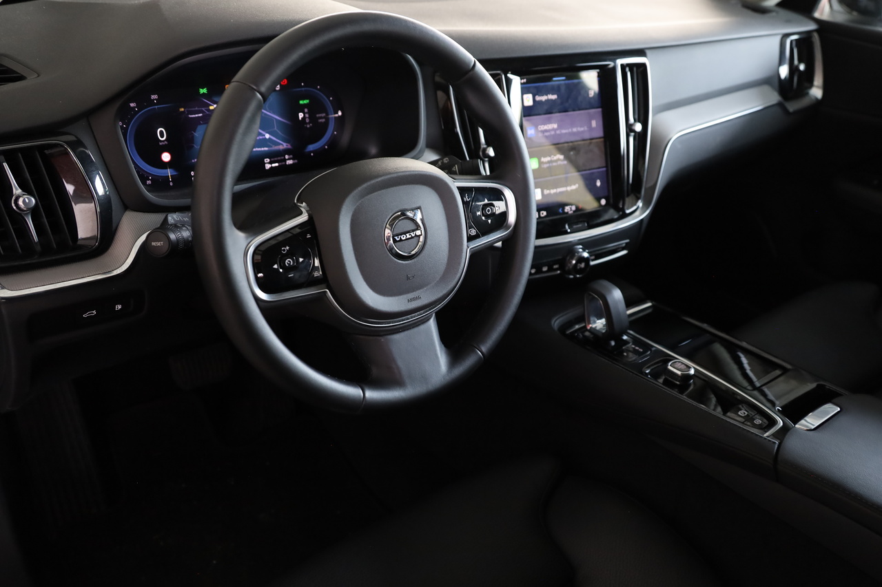 V60 T6 Hibrido Plug-in Plus Dark