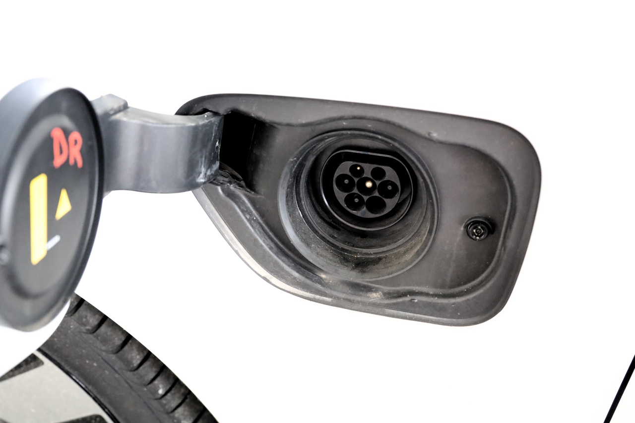 V60 T6 Hibrido Plug-in Plus Dark