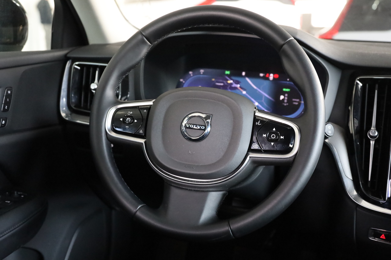 V60 T6 Hibrido Plug-in Plus Dark