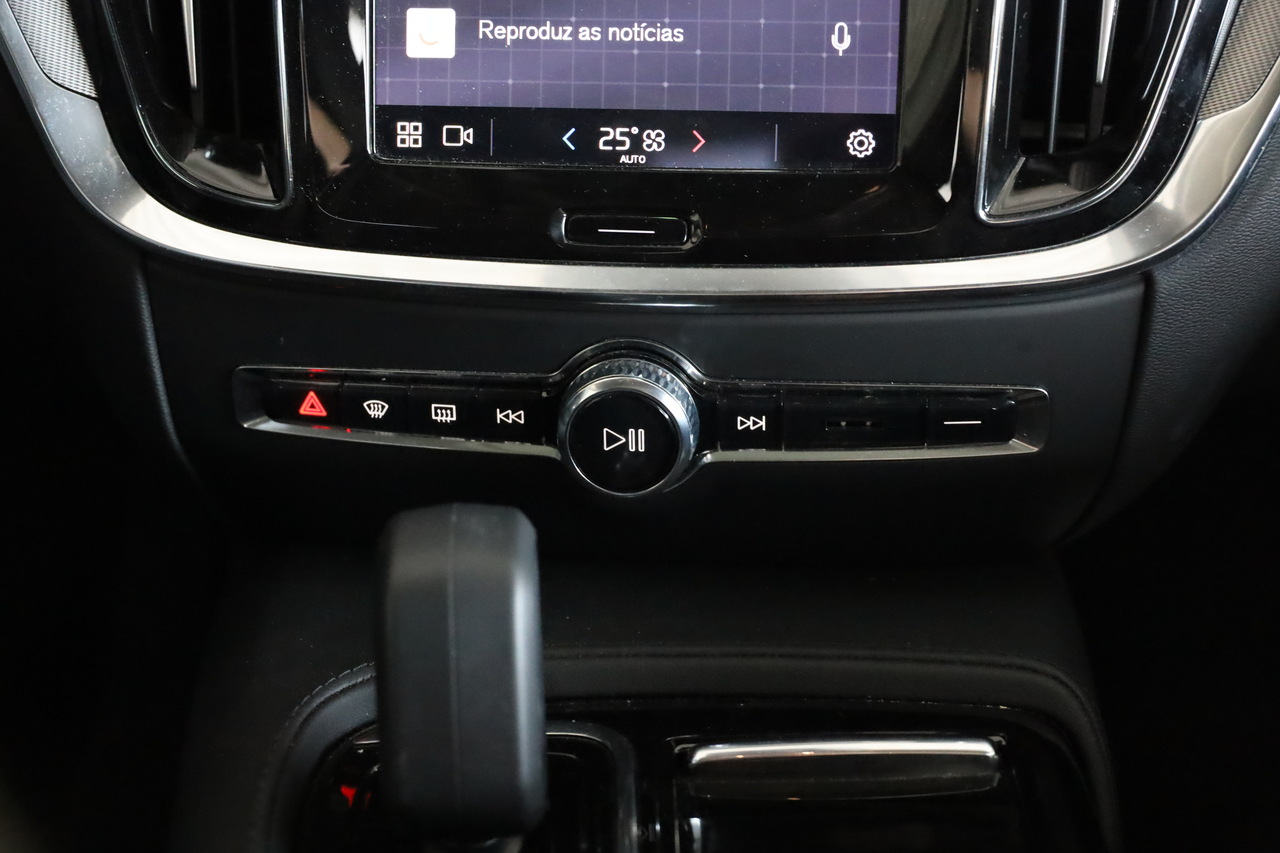 V60 T6 Hibrido Plug-in Plus Dark