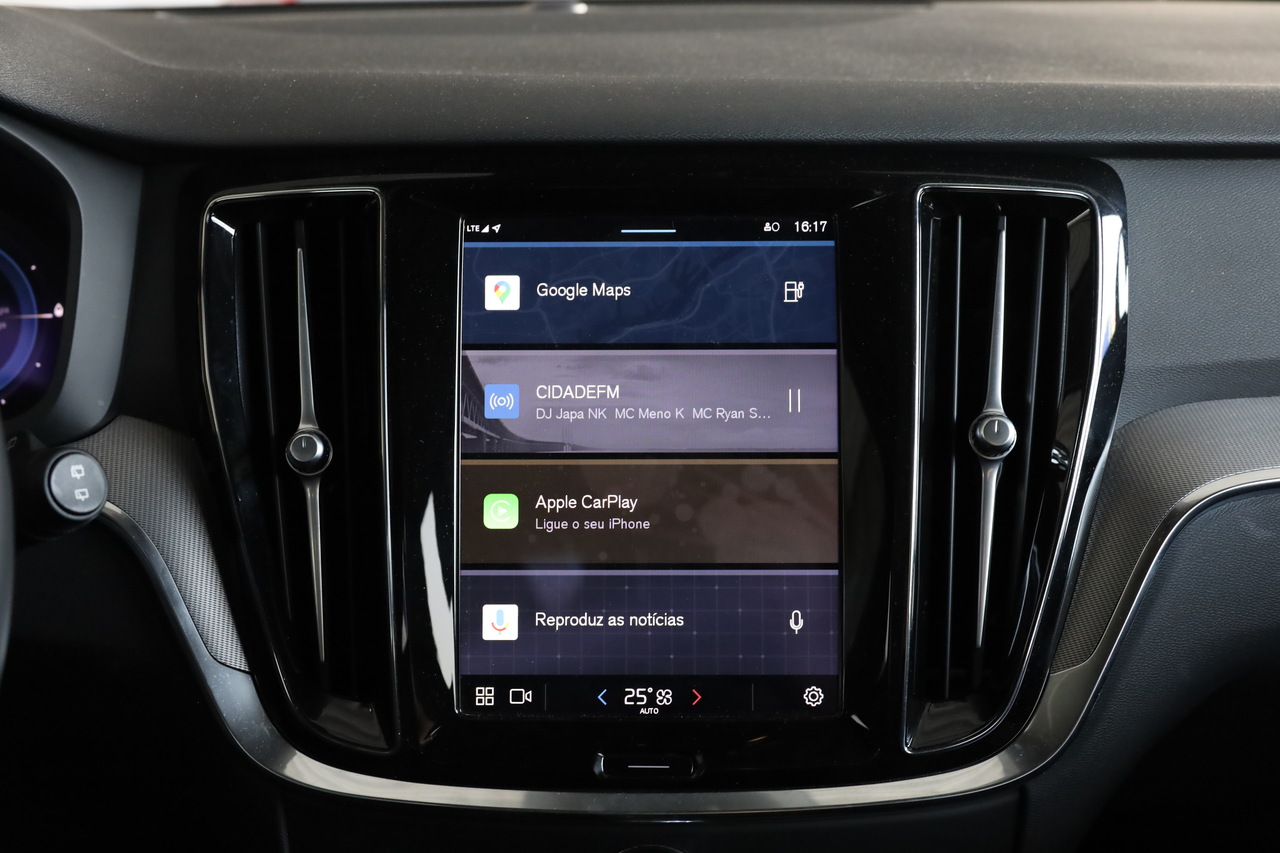 V60 T6 Hibrido Plug-in Plus Dark