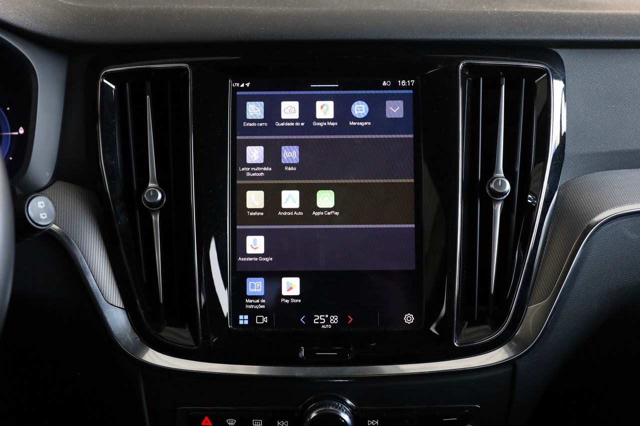 V60 T6 Hibrido Plug-in Plus Dark