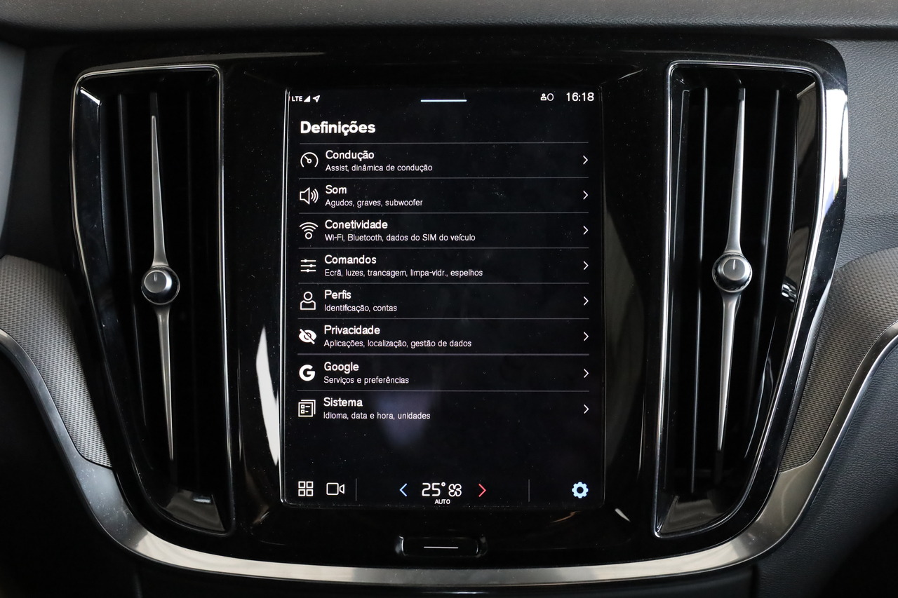 V60 T6 Hibrido Plug-in Plus Dark