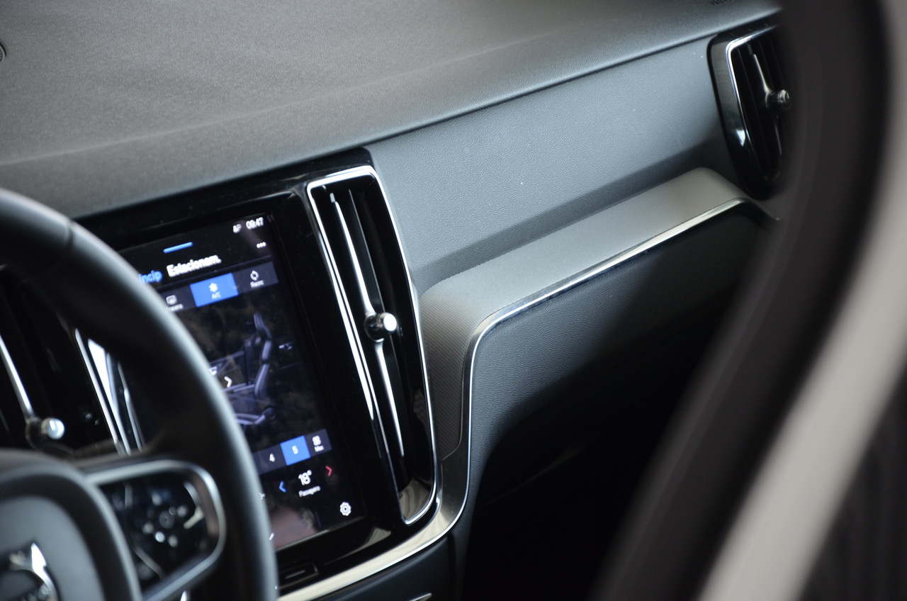 V60 T6 Hibrido Plug-in Plus Dark