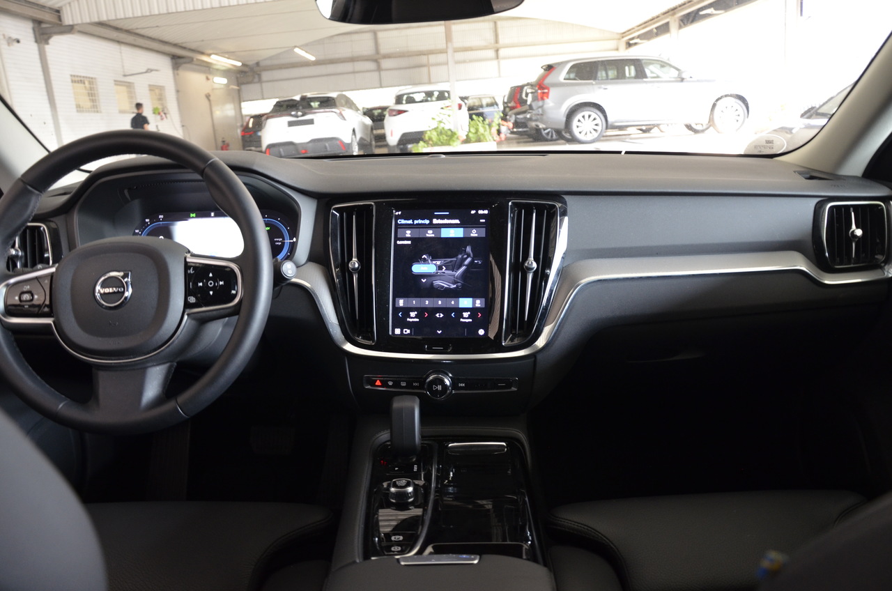 V60 T6 Hibrido Plug-in Plus Dark