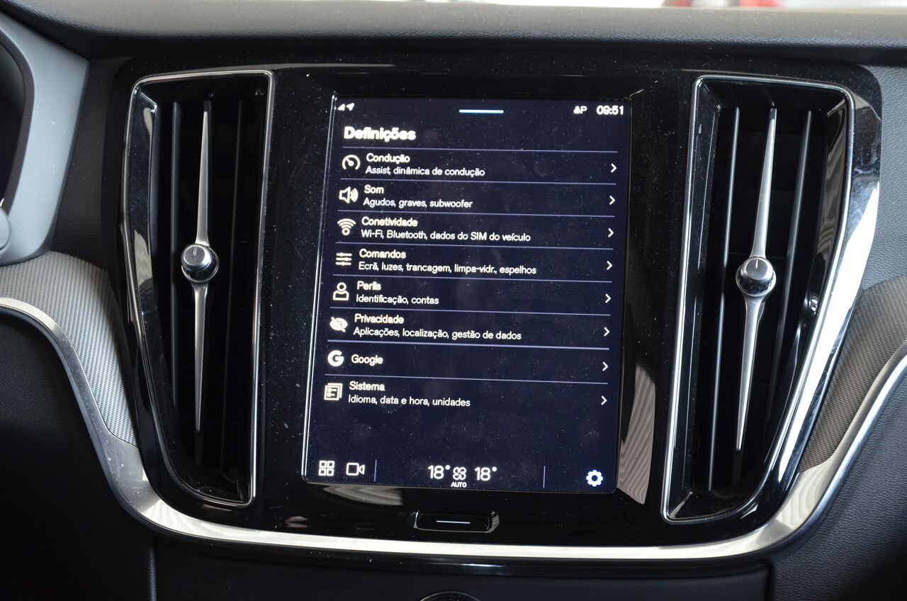V60 T6 Hibrido Plug-in Plus Dark