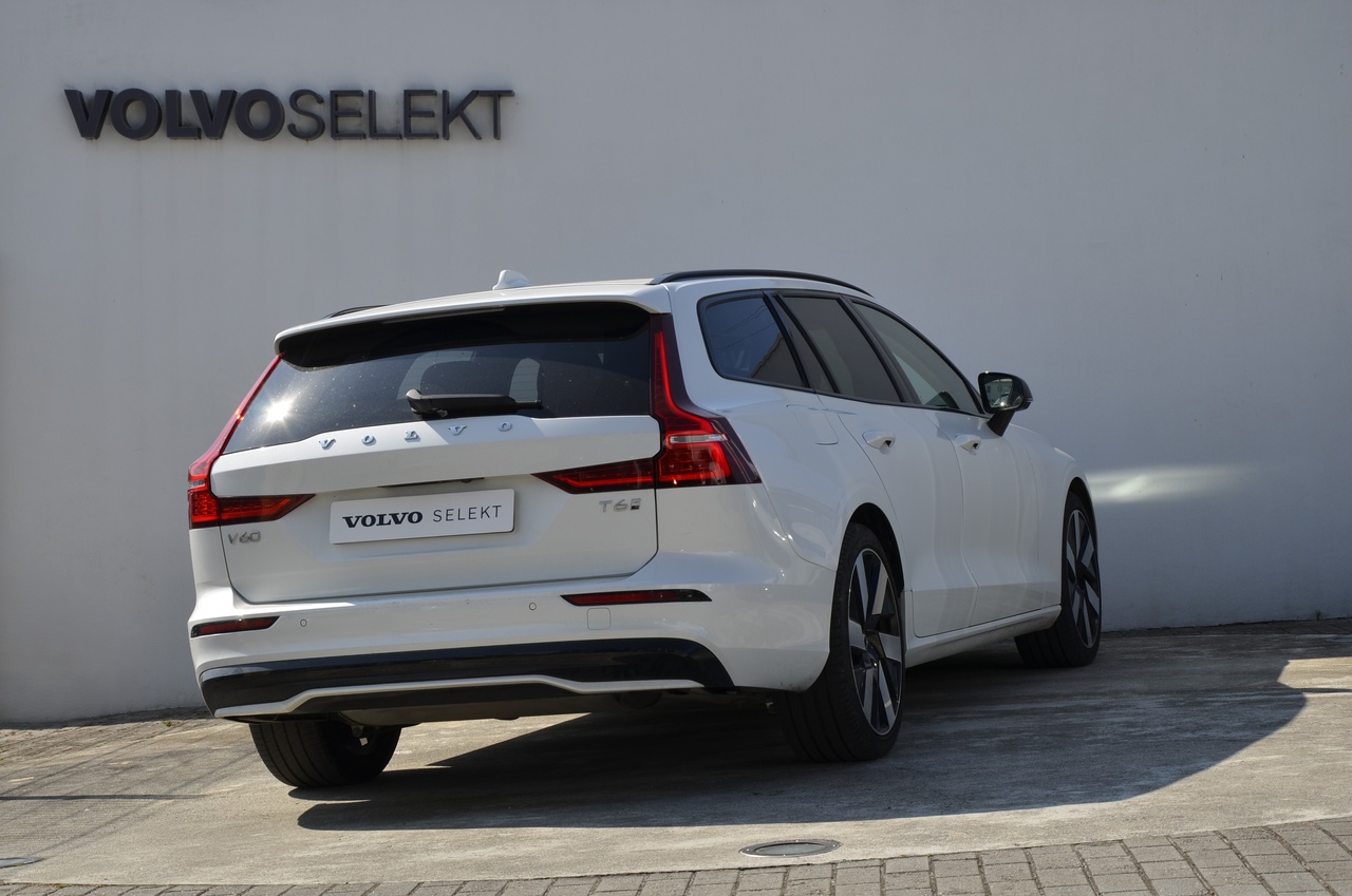 V60 T6 Hibrido Plug-in Plus Dark