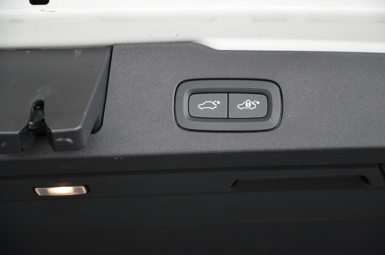 V60 T6 Hibrido Plug-in Plus Dark