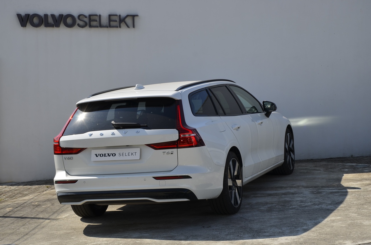 V60 T6 Hibrido Plug-in Plus Dark