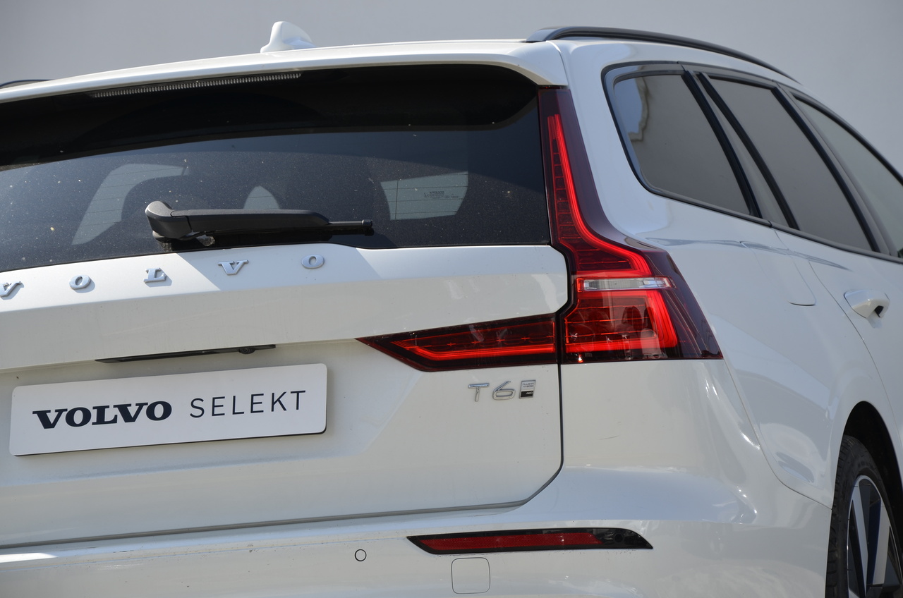 V60 T6 Hibrido Plug-in Plus Dark