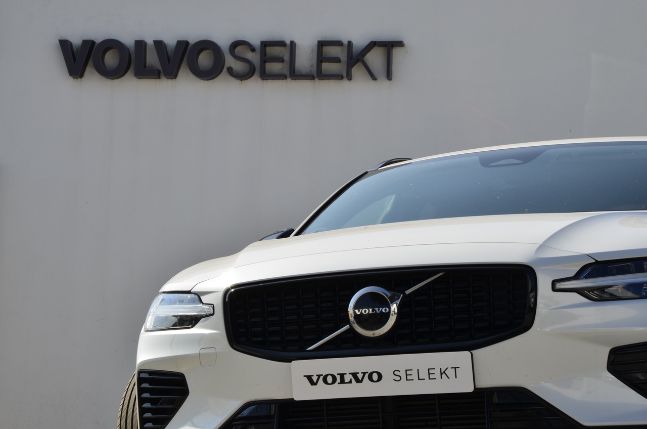 V60 T6 Hibrido Plug-in Plus Dark