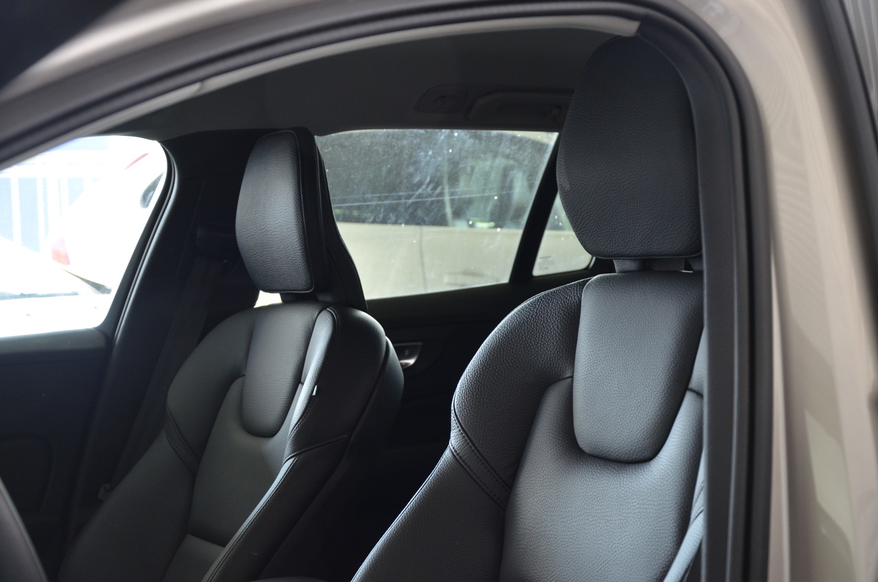 V60 T6 Hibrido Plug-in Plus Dark