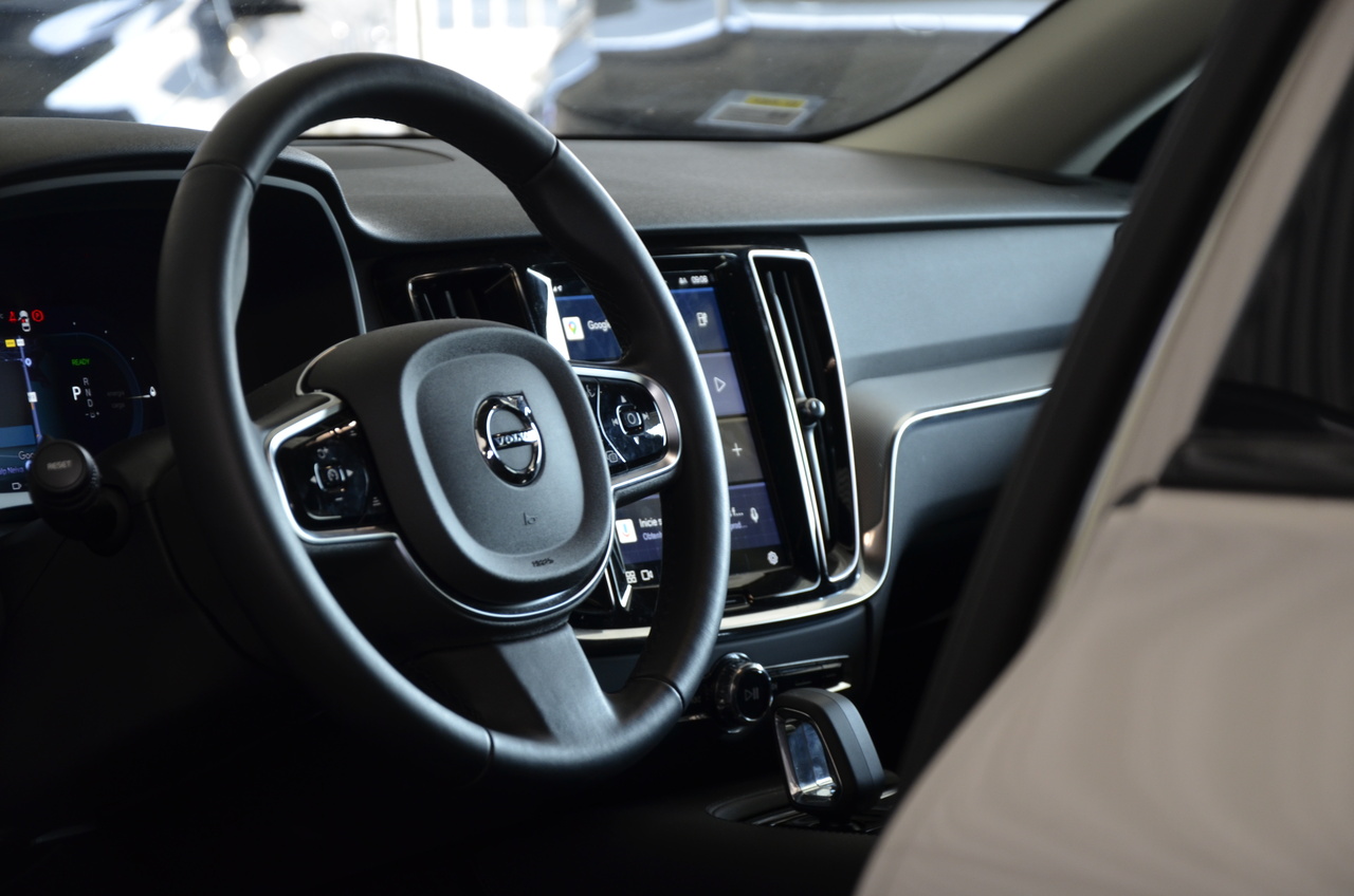 V60 T6 Hibrido Plug-in Plus Dark