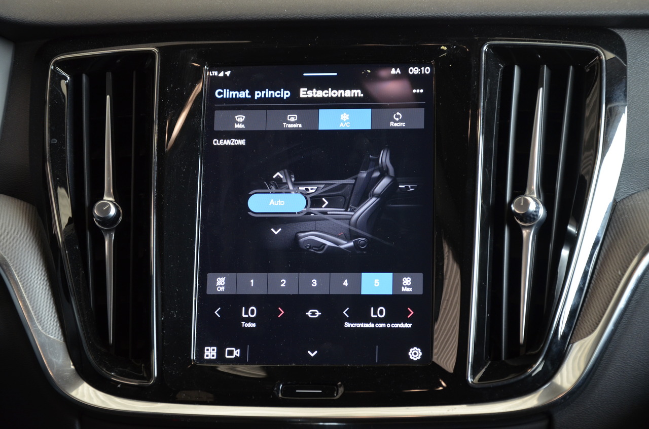 V60 T6 Hibrido Plug-in Plus Dark
