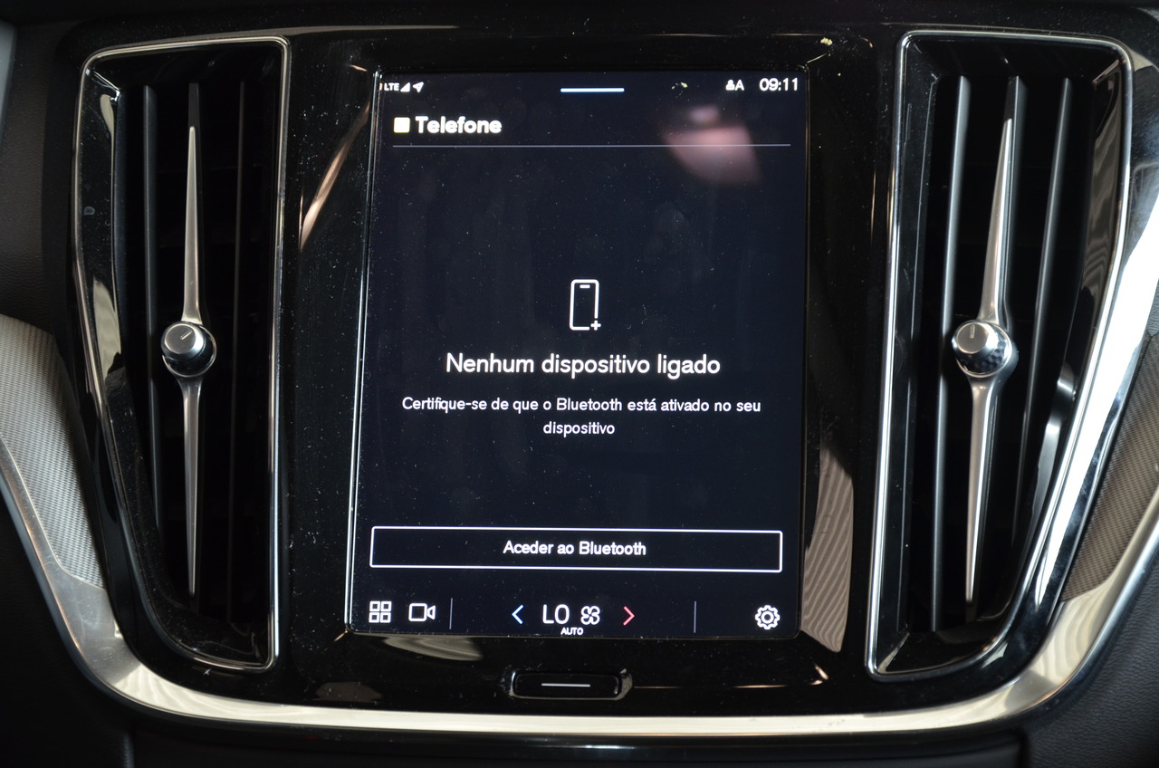 V60 T6 Hibrido Plug-in Plus Dark