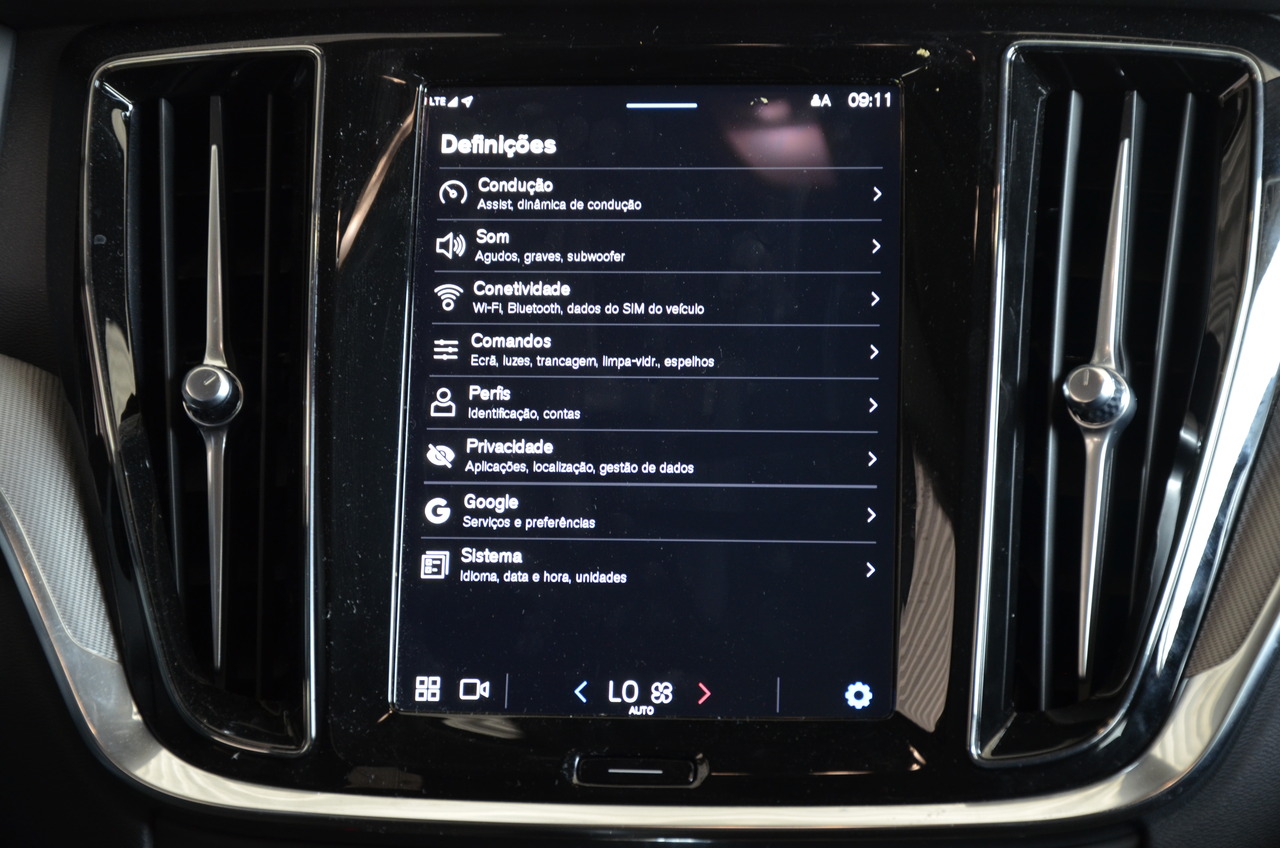 V60 T6 Hibrido Plug-in Plus Dark