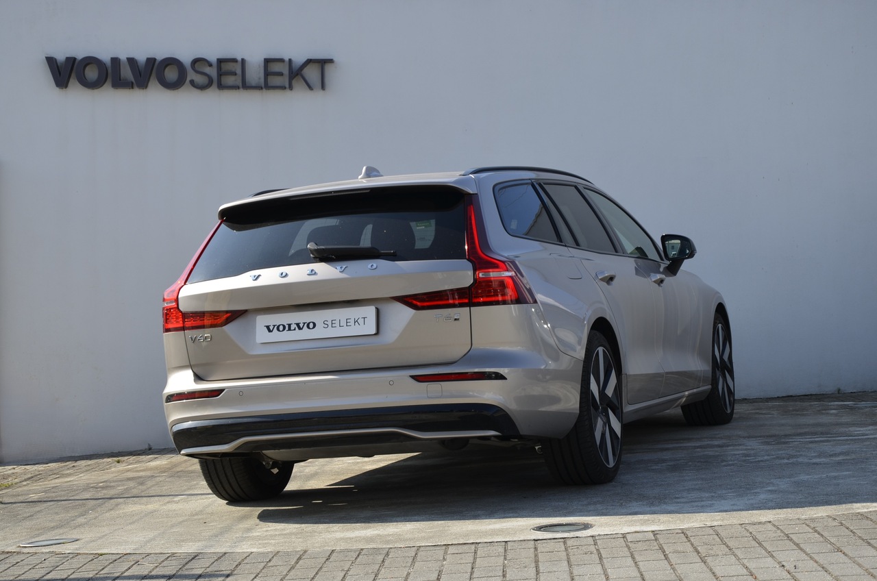 V60 T6 Hibrido Plug-in Plus Dark