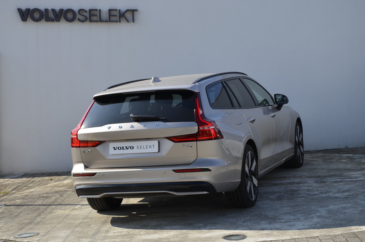 V60 T6 Hibrido Plug-in Plus Dark