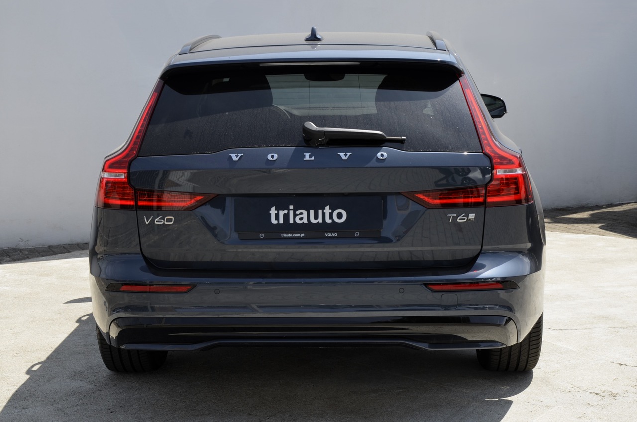 V60 T6 Hibrido Plug-in Plus Dark