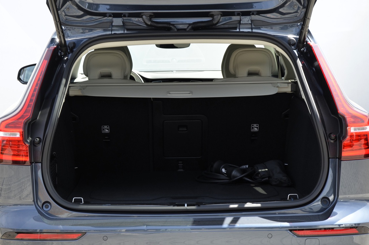 V60 T6 Hibrido Plug-in Plus Dark