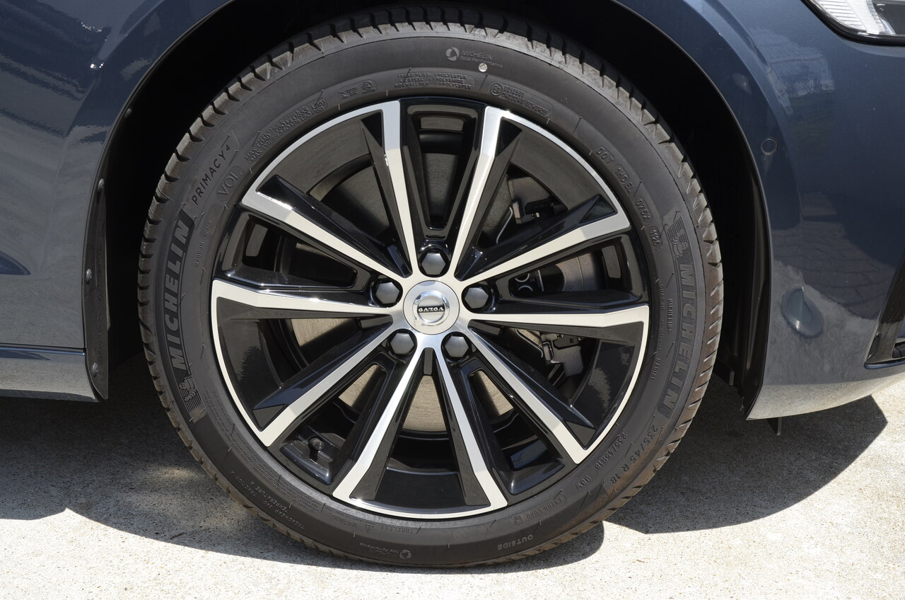 V60 T6 Hibrido Plug-in Plus Dark