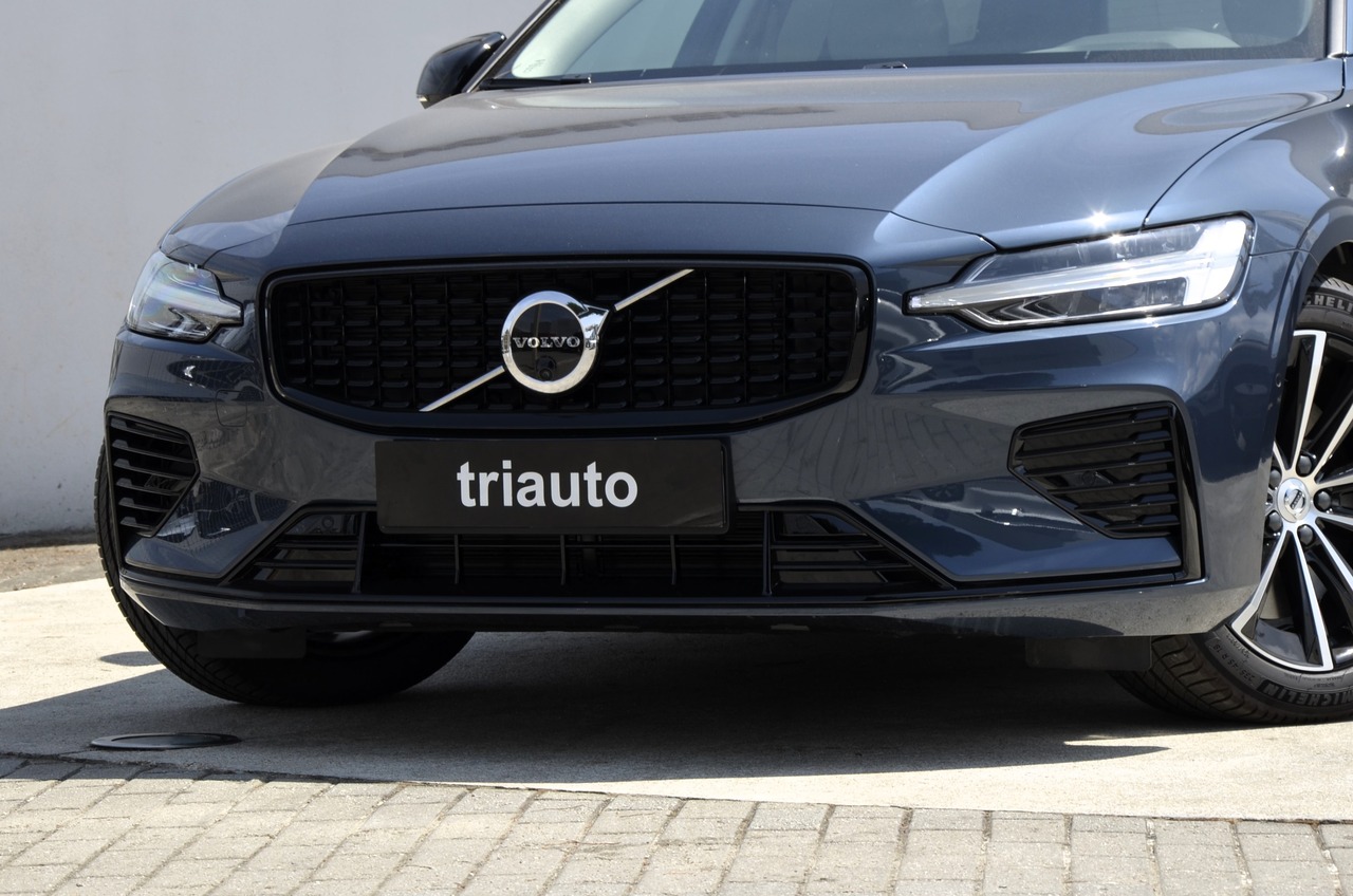 V60 T6 Hibrido Plug-in Plus Dark