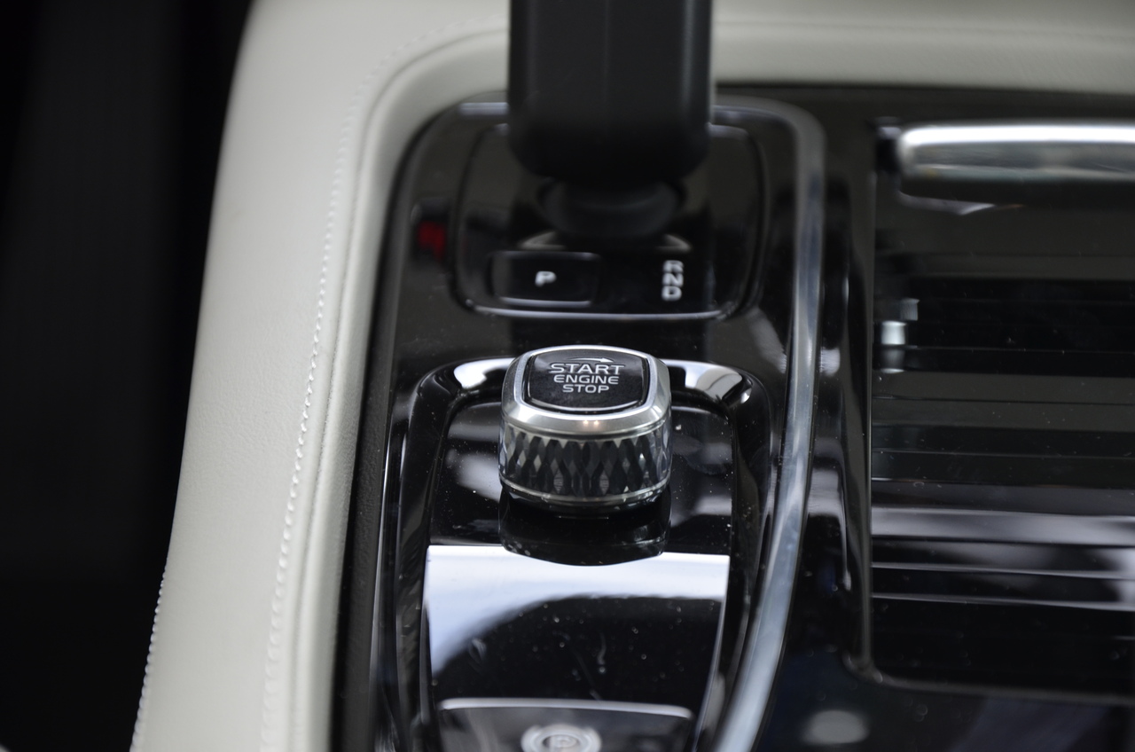 V60 T6 Hibrido Plug-in Plus Dark