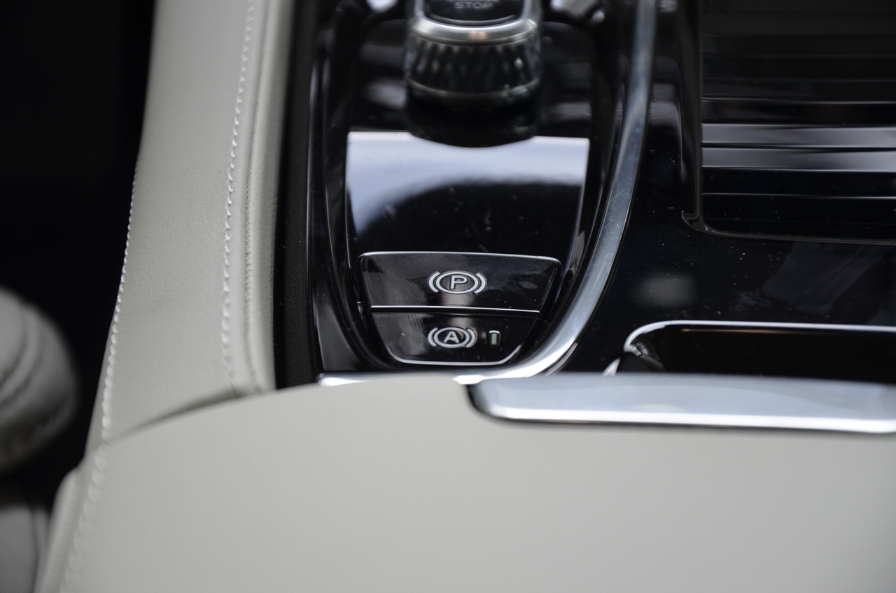 V60 T6 Hibrido Plug-in Plus Dark