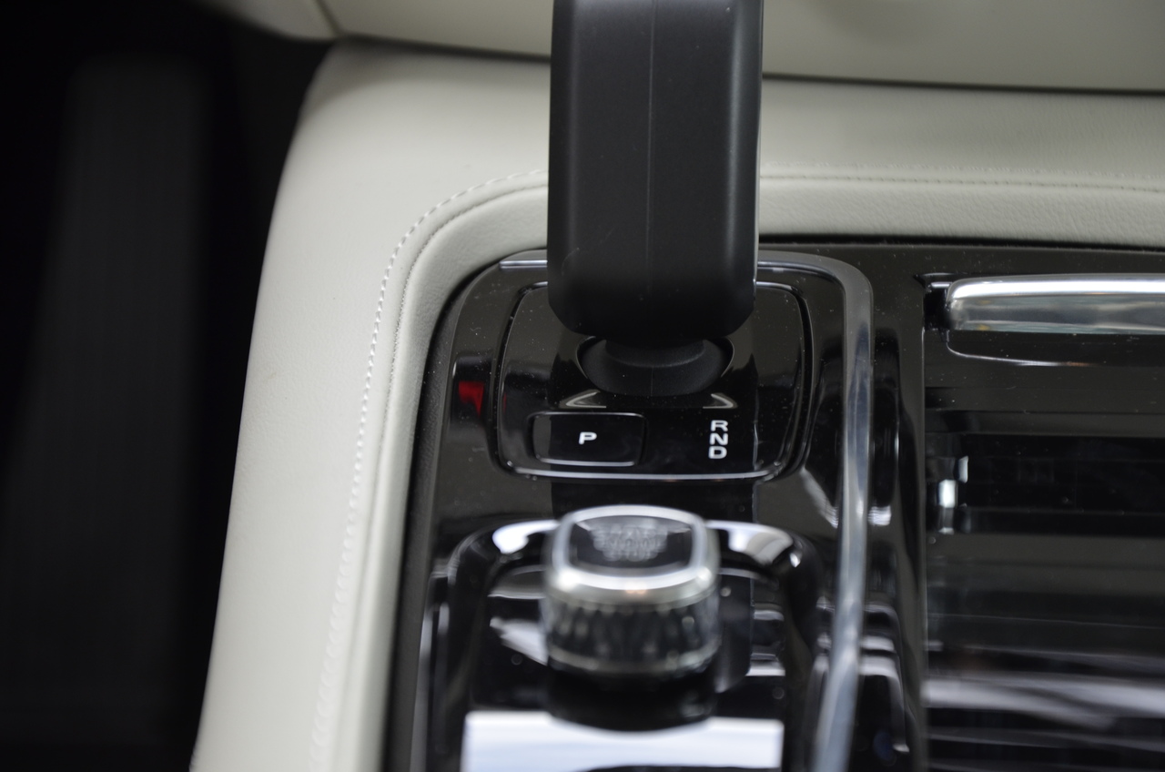 V60 T6 Hibrido Plug-in Plus Dark