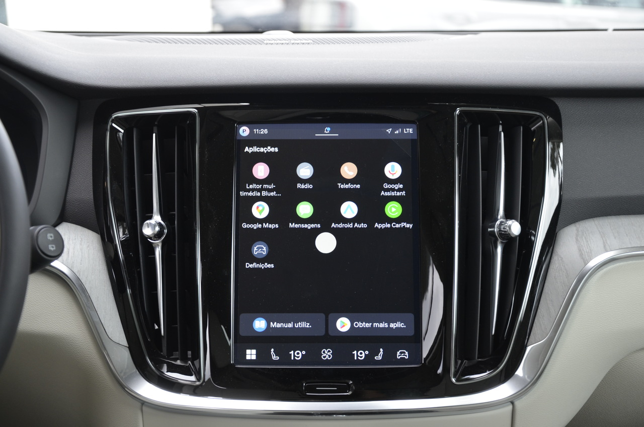 V60 T6 Hibrido Plug-in Plus Dark