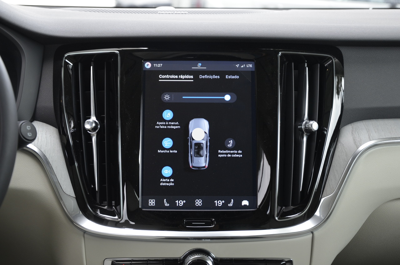 V60 T6 Hibrido Plug-in Plus Dark