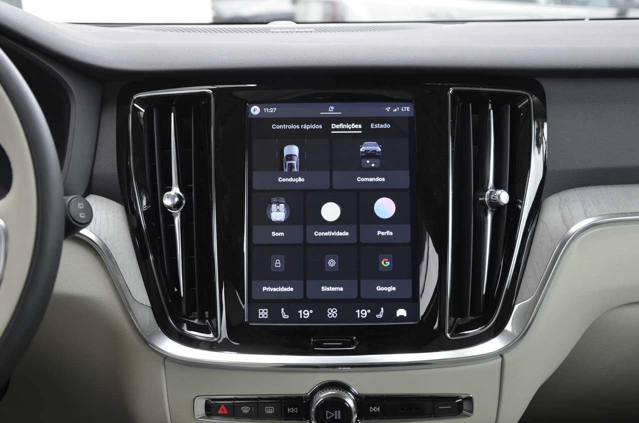 V60 T6 Hibrido Plug-in Plus Dark