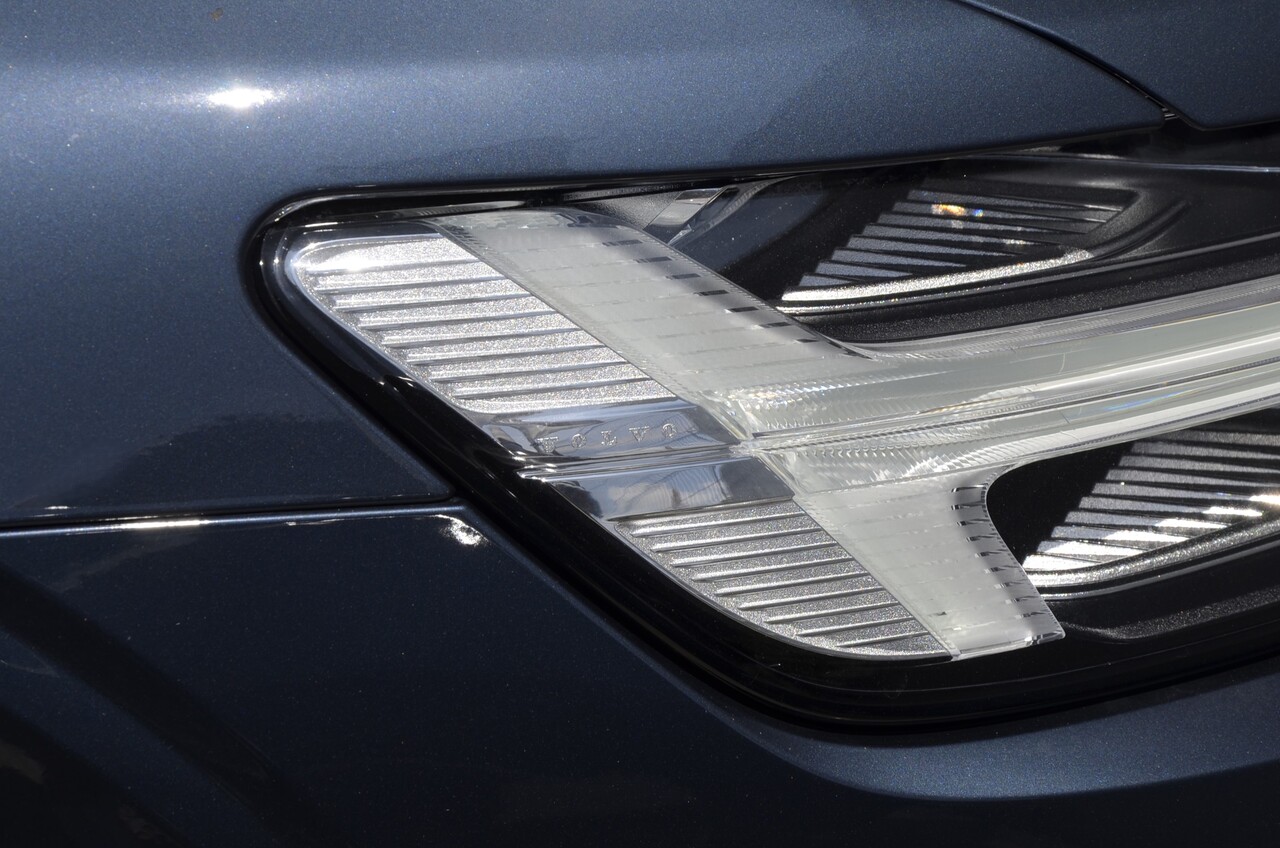 V60 T6 Hibrido Plug-in Plus Dark