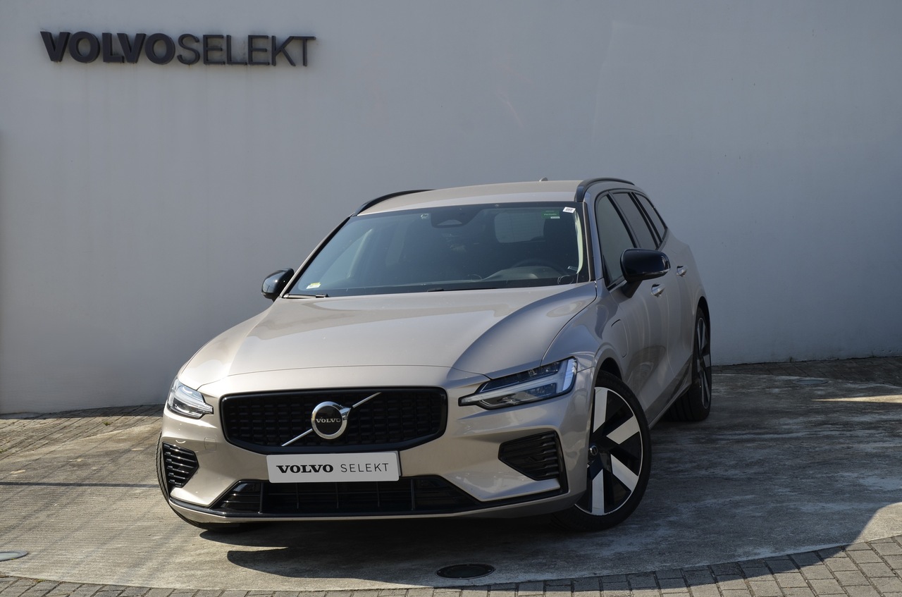 V60 T6 Hibrido Plug-in Plus Dark