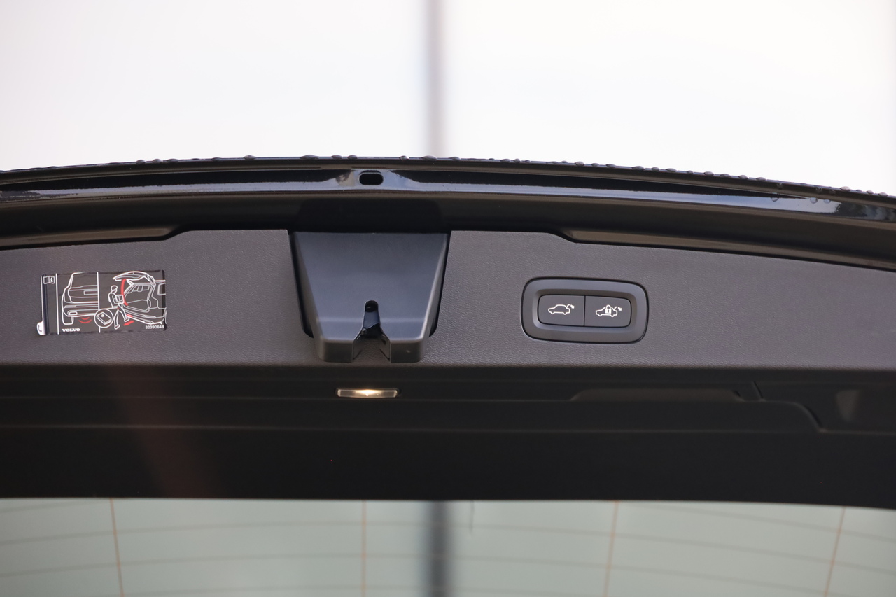V60 T6 Hibrido Plug-in Plus Dark